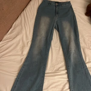 Jeans  - Ganska långa, har använt dem 2-5 ggr 