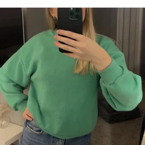 Grön sweatshirt  - Använd 1 gång