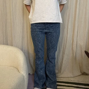 Mönstrade jeans - Jeans i så fint mönster💙