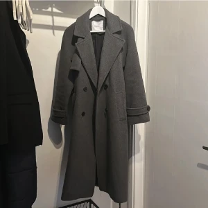 Kappa - Snygg kappa i en jättefin grå färg🩶nypris 900