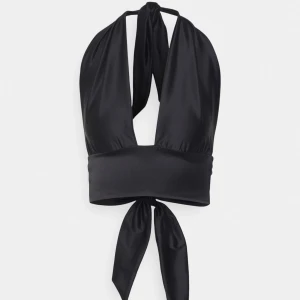 Halterneck topp - Halterneck topp från Gina Tricot. Använd en gång så i superbra skick!😍 Storlek S