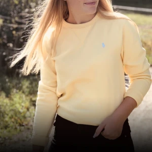 Tröja - Säljer min Polo Ralph Lauren eftersom den inte kommer till användning. Den är normal i storleken.