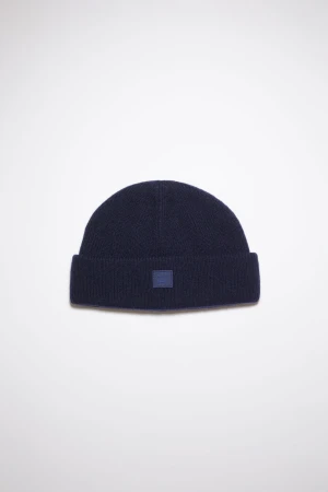 Acne mössa - Hej! Nu säljs min acne studios mössa för ett redan bra pris som möjligtvis kan sänkas :) den är sparsamt använd och i väldigt bra tillstånd   Fraktar över hela landet tryggt och säkert med PostNord, men kan även mötas upp i centrala Stockholm