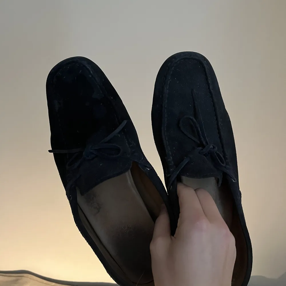 Väldigt stiliga Tod’s loafers i storlek 11 - 45/46. Skick 7.5/10. Nypris 5899, mitt pris 1499. Tar emot bud! Bara skorna ingår, därav priset. Självfallet äkta 👍🏼. Skor.