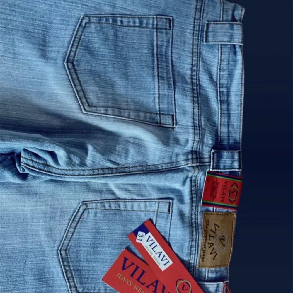 Supersnygga baggy jeans ja köpt som tyvärr var för små. Lågmidjade o jättesnygg fit. Jeans & Byxor.