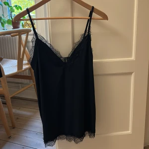 rosemunde linne - Använt typ en gång så helt ny kvalite, köpt på Åhléns i stockholm. 