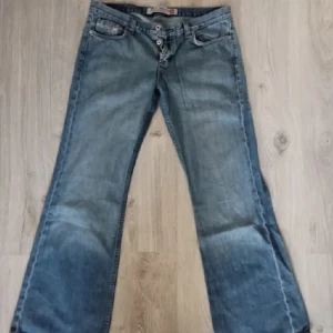 Diesel low bootcut jeans  - Sjukt snygga vintage Diesel low bootcut jeans som tyvärr inte passar mig, (skriv för fler bilder)💗