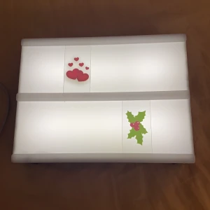 Lighbox - Lightbox med 108 st olika symboler och en massa bokstäver. Ingår laddare 🔌 