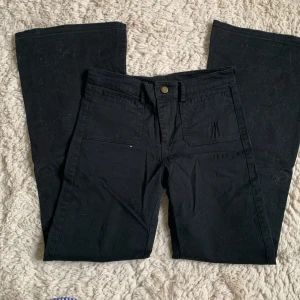 Jeans - Midja-37cm tvärs över, ytterbenslängd-103