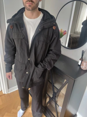 Tunn jacka - Tar bara plats i garderoben