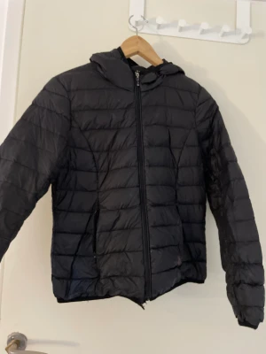 Svart jacka  - Svart jacka 