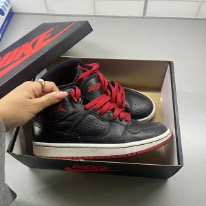 Jordan Jumpman - Jordan jumpman sneakers💓 har haft skorna ett tag och älskat dom💓skall tvättas såklart