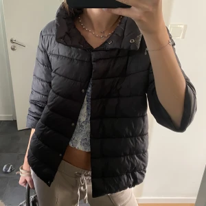 Jacka  - Jacka med trekvarts ärmar☺️