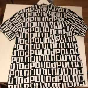 Polar skate skjorta - Skjorta från Polar skate. Använd 1 gång.  Storlek M. 