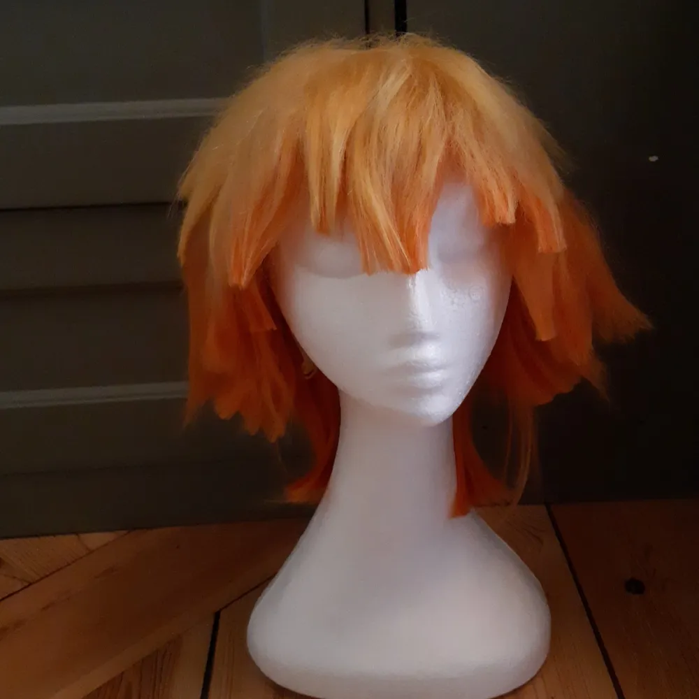Selling my zenitsu cosplay beacuse i lost interest in it. Everything is in great quality except the bands where u put the belt thats broken, contact me if u have questions about that! Including the wig thats styled and crimped. Buyer pays for shipping!. Kostymer.