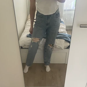 Jeans från zara - Storlek 40, nytt skick använt cirka 2-3 gånger