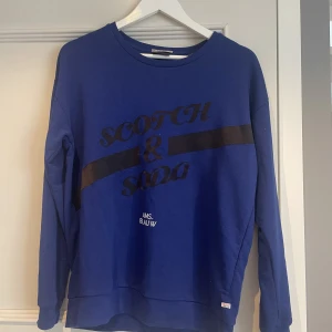 Tröja - En blå scotch&soda tröja i storlek L. Använd några gånger. Säljer för 100 kr + frakt
