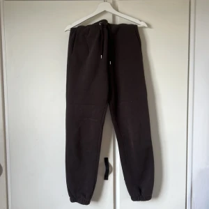 mysbyxor  - bruna supersköna mysbyxor från monki, säljer för 200 har kostat 399!!