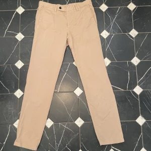 Oscar Jacobson byxor  - Snygga Oscar Jacobson chinos som är i bra skick. Kan gå ner i pris vid smidig affär 🤩