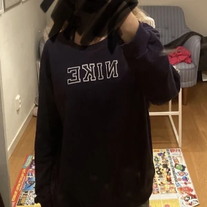 Nike sweatshirt fake - En fake Nike vintage som jag gjort själv, i nyskick. 