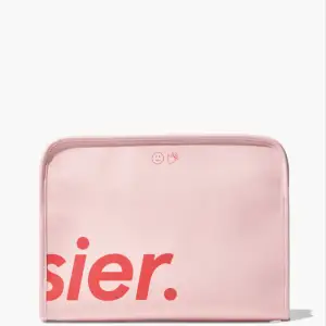 en helt ny oanvänd Glossier smink väska. Massor av fack❤️nypris 350kr