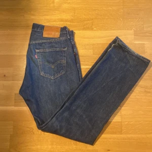 Levis 501 - Säljer nu mina Levis 501 som inte kommer till användning, skriv för mer bilder, pris kan diskuteras