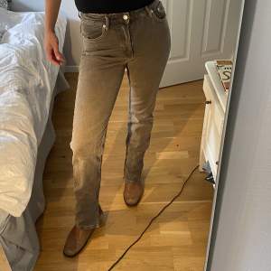 Mycket stretch, raka jeans 