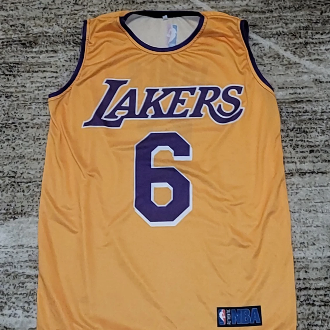 Lakers. Nummer 6 Lebron James. Kom med bud