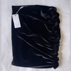 Kjol - Svart kjol Helt ny, med prislappen kvar🩷