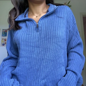 Zipup tröja! - Najs zipup tröja i blått!💗💗😋