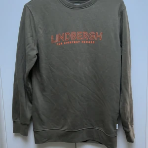 Lindbergh sweatshirt - knappt använd, köpt på wagner i början på april för 700. kvittot är tyvärr slängt. 