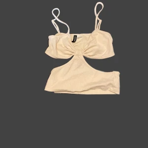 Beige topp - Topp från hm säljer för att jag knappt använt den👌 fint skick 