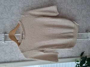 Asymmetric cut sweater in size S - The sweater from Zara, it was used a few times. It's an asymmetric model in off-white/light beige colour.