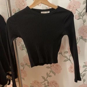 Ginatricot långärmad tröja  - Svart långärmad tröja från Ginatricot 