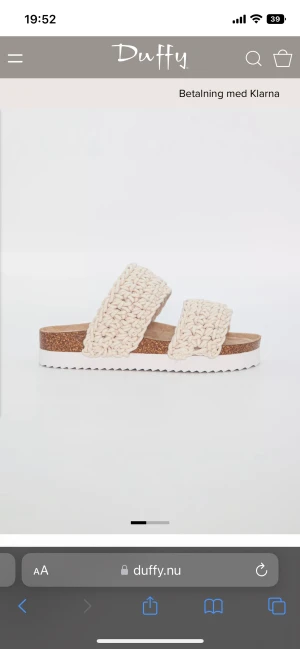 Tofflor  - Säljer mina duffy skor för de inte kommer till användning. Har använd de utomhus 3 gånger så det är som nya. Nypris 600kr. Skriv för mer bilder 