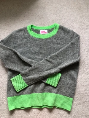 Fromfuture tröja - Jätte cool From Future cashmere tröja! Grön och grå🥰