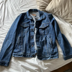 Jeans jacka - Jeans jacka från Levis. Storlek S/M. 