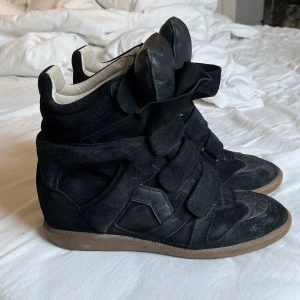 Isabel Marants - Intressekoll på dessa isabel marants storlek 41 och lite för stora för mig som bär 38. passar bra för någon 39/40💖KOM MED PRISFÖRSLAG