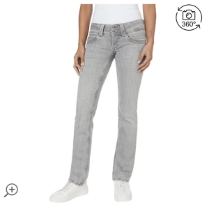 Pepe jeans  - INTRESSEKOLL på mina sjukt snygga lågmidjade pepe jeans som är slutsålda😚💗🤗😍 sparsamt använda!! Hör av dig om du är intresserad och isåfall till vilket pris💗 egna bilder finns! Nypris 999kr!!!
