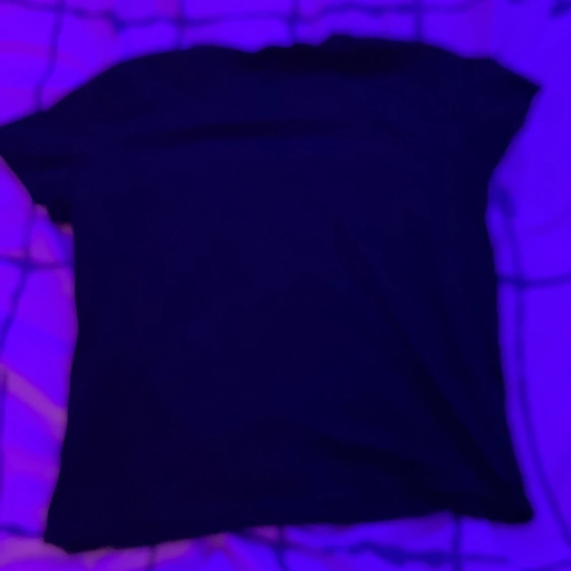 Nån svart tröja med nån kräfta eller nåt  - 90