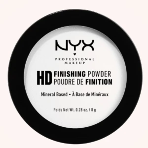 Nyx Professionel Makeup HD Finishing Powder Translucent  - Oanvänd lätt genomskinlig finishing puder som hjälper till att dölja synligheten av fina linjer och porer. Den silkeslena pressade puder ger en fräsch matt finish.