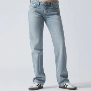 weekday low arrow jeans  - low arrow jeans från weekday nypris: 590kr aldrig använt 