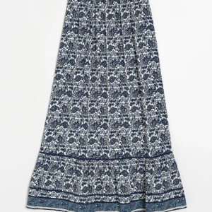 Långkjol - Säljer denhär superfina mönstrade långkjolen från Mango. Knappt använd så mycket fint skick! Storlek s