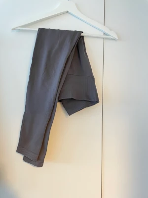 Thights - Thights från aimn. Gråa i färgen