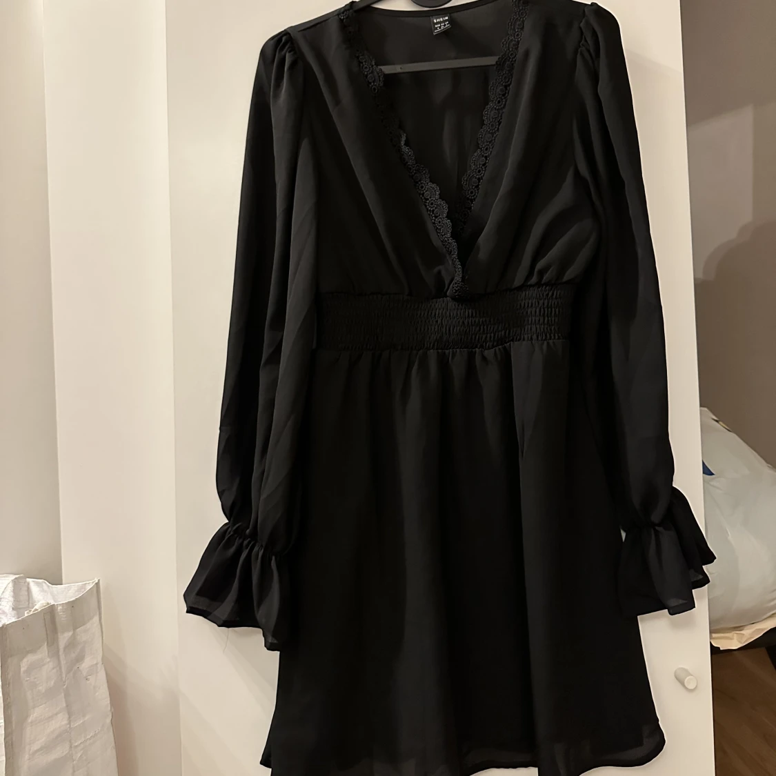 Svart slät och elegant klänning  - 90