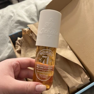 Sol de Janeiro 71 - Säljer denna sol de Janeiro parfymen då det inte var min doft. Fick precis hem den och har bara sprutat 3 sprut så typ som ny. 