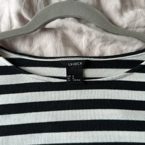 Klänning Lindex - Mysig, figurnära och snygg klänning från Lindex, perfekt för kontoret eller höstpromenaden.