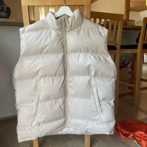 Väst weekday - Endast använd en gång