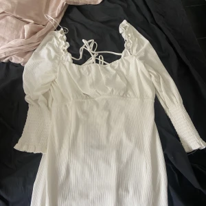 Fin sommarklänning 🌸 - Fin sommarklänning med prislappar kvar🌺