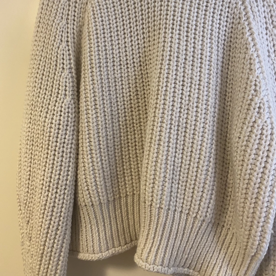 Vit stickad tröja  - 90